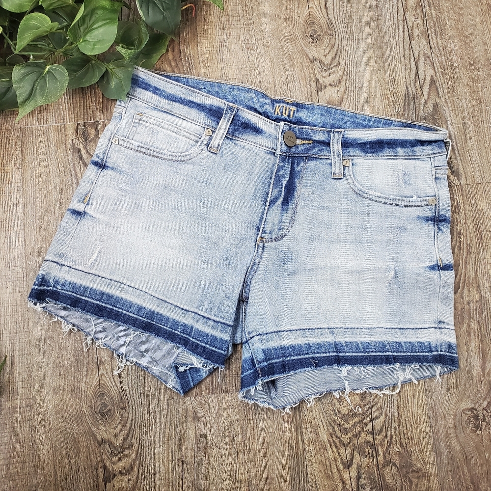 Kut From the Kloth Denim Shorts Distressed Released Hem Frayed Light Wash Summer